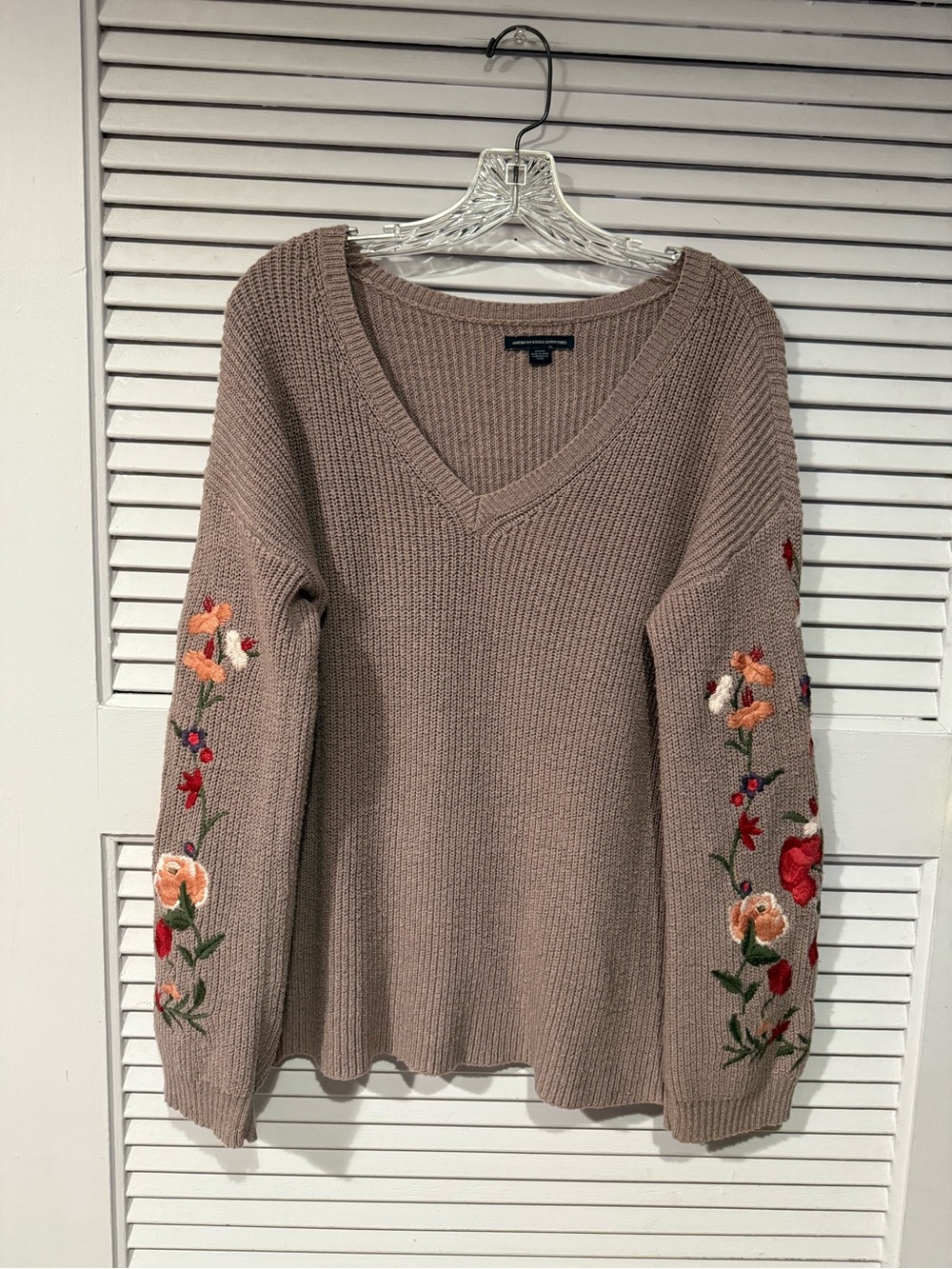 American Eagle Outfitters  V-Neck Sweater with Floral Embroidery Size Medium